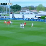 开云部门-半场：法国女足U16 0-1中国女足U16，周瑾彤任意球破门