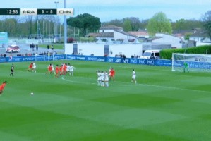 开云部门-半场：法国女足U16 0-1中国女足U16，周瑾彤任意球破门