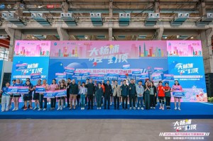 两个奥运冠军来助威，这场乒乓嘉年华掀起全民健身狂欢
