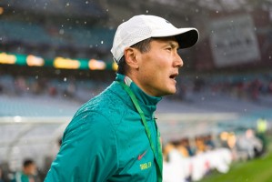 开云团队-足球报评国足0-2喀麦隆：被打懵后走出困境，考验巨大收获亦多