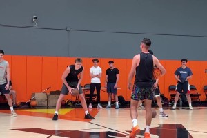 开云部门-张博源与知名训练师Jordan Lawley一起训练！伊利诺伊小佩贾也在